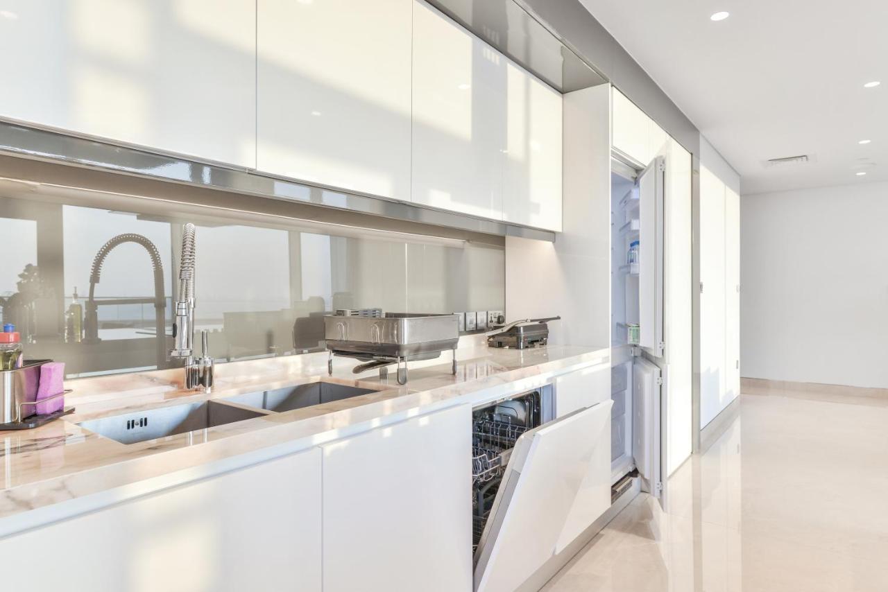 Posh 2 Bedroom Oceanfront Apt In The Heart Of Bluewaters Island Dubai Bagian luar foto